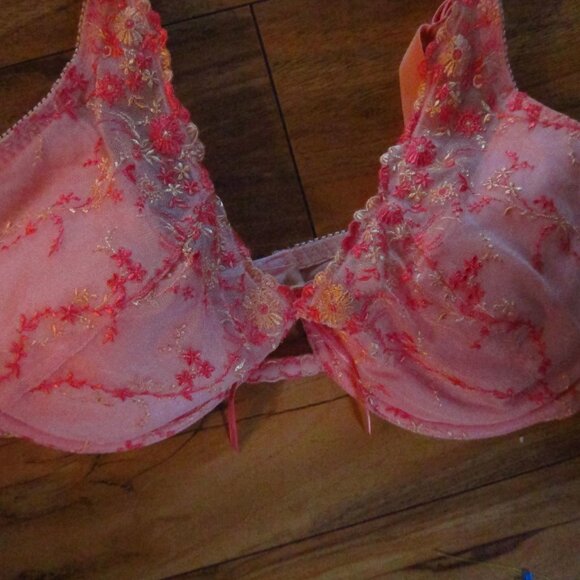 Victoria's Secret Pink Floral Embroidered Lace Plunge Bra Size 40C - Picture 2 of 6
